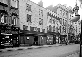 1933 View of the shop at 190 High Street, looking east