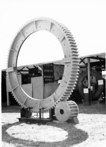 9ft dia. gear ring and pinion